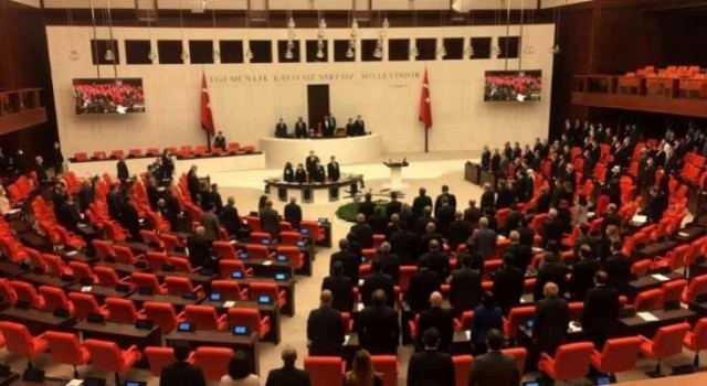 Siyasi Partiler Yasası'nda değişiklikler! Yüzde 7 barajı geliyor, istifa zorlaşıyor!