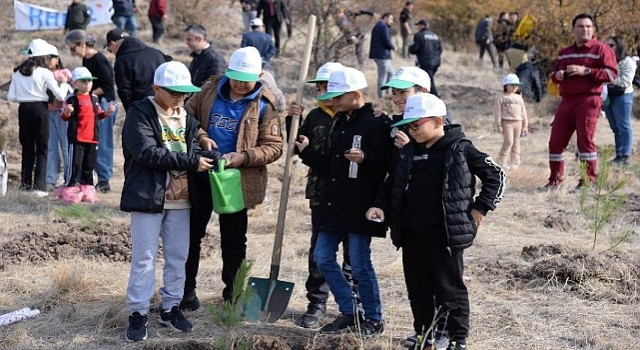 Kahramankazan’da Milli Ağaçlandırma Günü kapsamında fidan dikme etkinliği gerçekleştirildi.