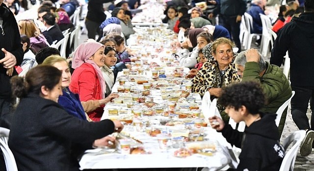 İşte İzmir’in iftar programı Büyükşehir Ramazan bereketini kente yayacak