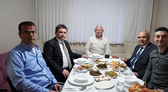 Başkan Aydın, Ayaz ailesinin iftar sofrasına konuk oldu