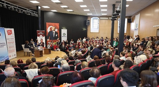 DR.Gülseren Bugdaycıoğlu’nun söyleşisi bakırköy’de yoğun ilgi gördü 