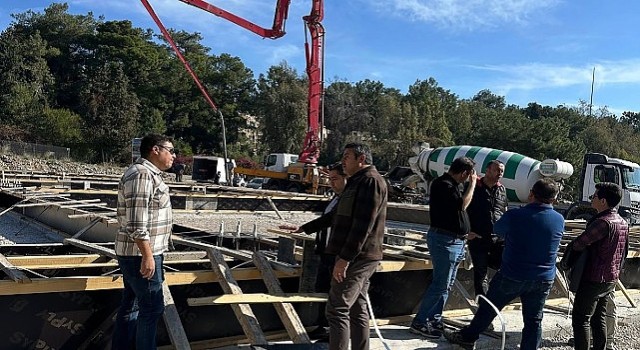 Tekirova Kapalı Pazar Yeri’nde temel betonları döküldü