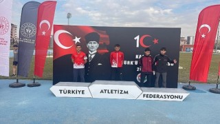 Nevşehir Belediyesi Gençlik ve Spor Kulübü sporcusu Mert Hanifi Odacı, Ankara’da yapılan Atatürk’ü Anma Koşusunda Türkiye ikincisi oldu.